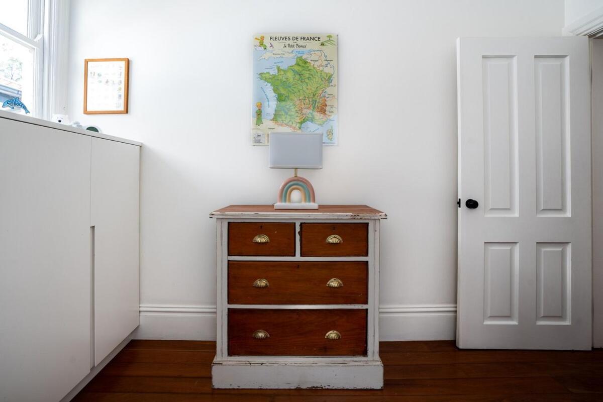 Long Term Listing For Catherine 3br In Lilyfield With Fireplace Sydney