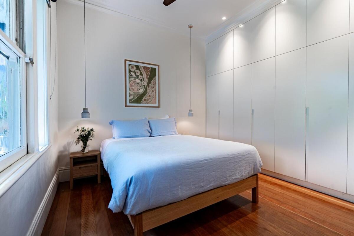 Holiday home Long Term Listing For Catherine 3br In Lilyfield With Fireplace