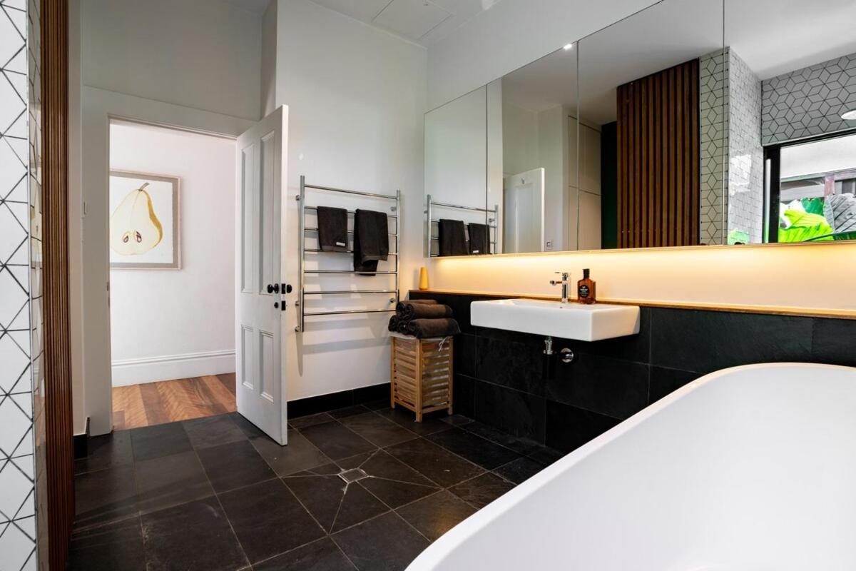 Long Term Listing For Catherine 3br In Lilyfield With Fireplace *